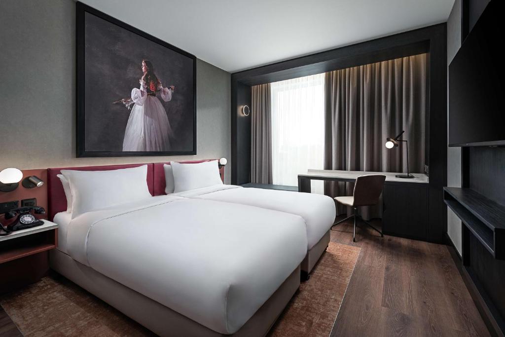 Radisson Red photo